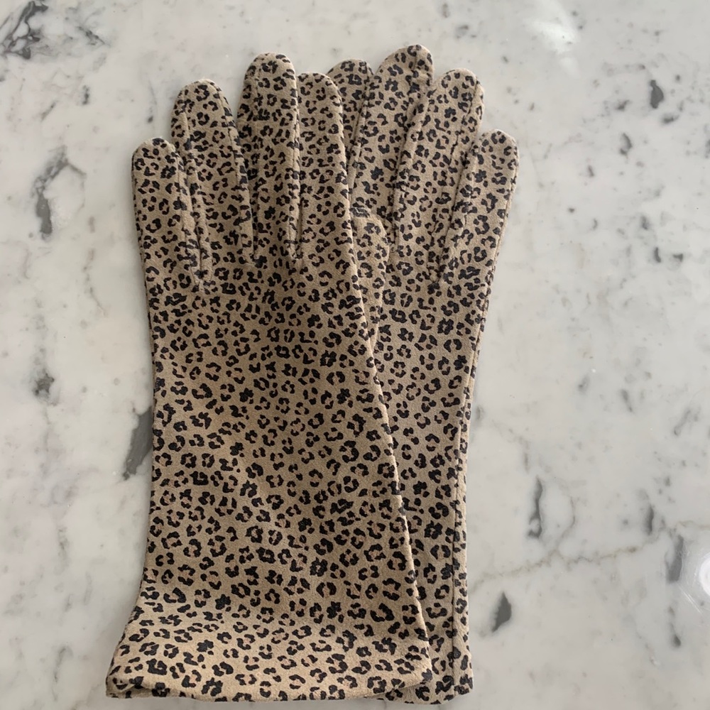 Dress leopard print gloves